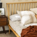 Modern Wood Queen Spindle Bed - Light Oak