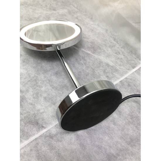 10-in. W Magnifying Mirror_AI-28717