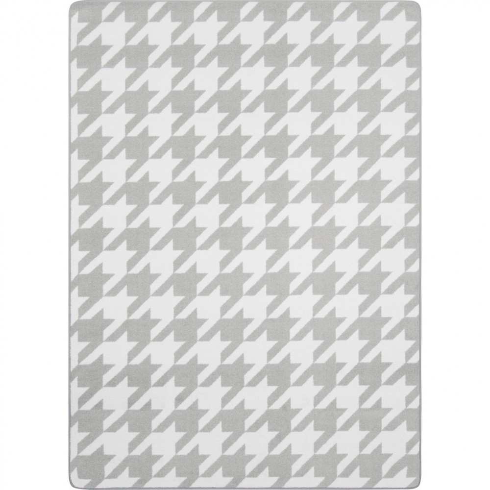 Windsor 5'4" x 7'8" area rug in color Morning Fog