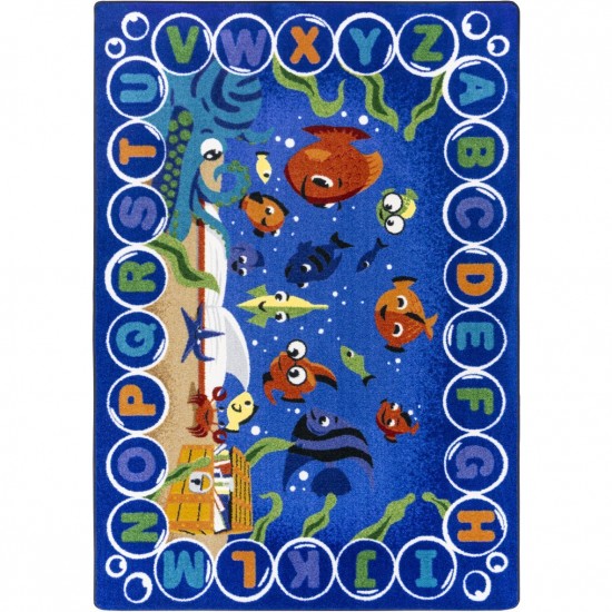 Underwater Readers 5'4" x 7'8" area rug in color Multi