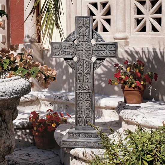 Design Toscano Bannockburn Celtic Cross