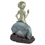 Design Toscano Roswell The Alien With Spacecraft Statue