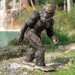 Design Toscano Large Bigfoot The Garden Yeti Statue