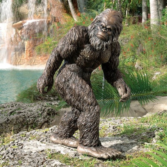 Design Toscano Large Bigfoot The Garden Yeti Statue