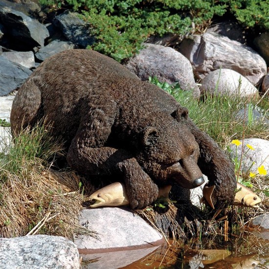 Design Toscano Catch Of The Day Bear Statue