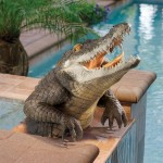 Design Toscano Snapping Swamp Gator Statue