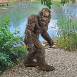 Design Toscano Medium Bigfoot The Garden Yeti Statue