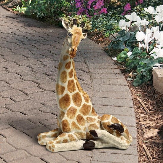 Design Toscano Zari The Resting Giraffe Statue