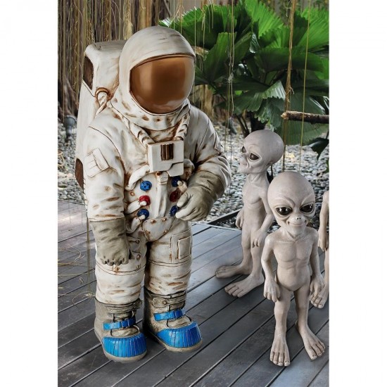 Design Toscano Moon Man Astronaut Statue