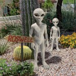 Design Toscano Medium Out Of This World Alien Statue