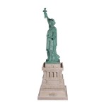 Design Toscano Statue Of Liberty On Pedestal Statue