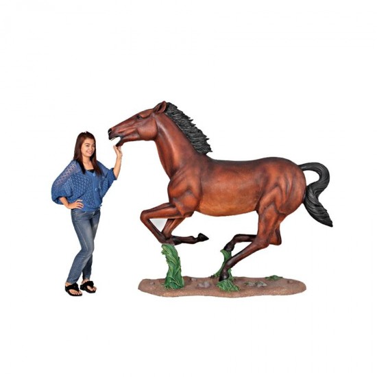 Design Toscano Galloping Quarter Horse Statue