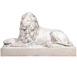 Design Toscano Castle Courtyard Lion Sentinel Facing Left