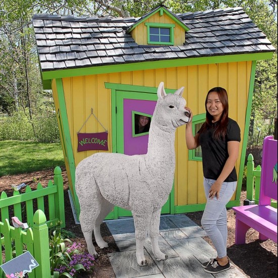 Design Toscano Giant Alpaca Statue