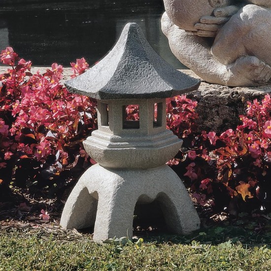 Design Toscano Large Pagoda Lantern Statue