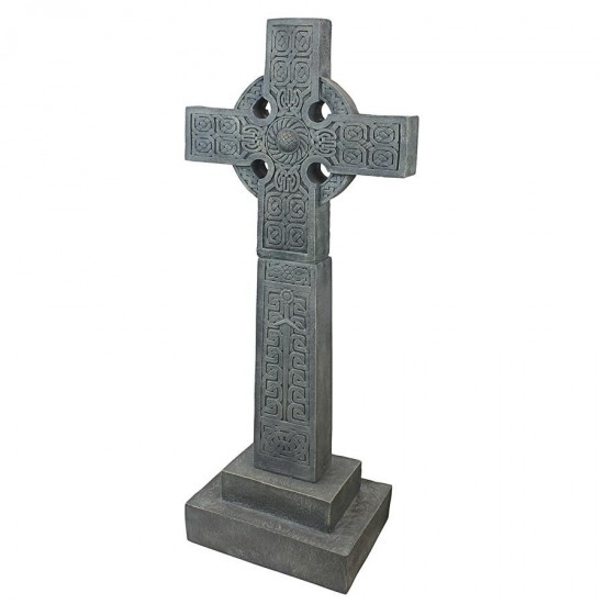 Design Toscano Chisholm Highland Celtic Cross