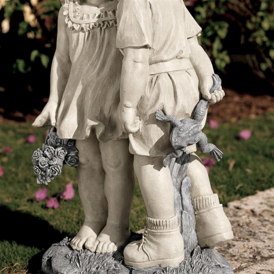 Design Toscano Young Sweethearts Kissing Children