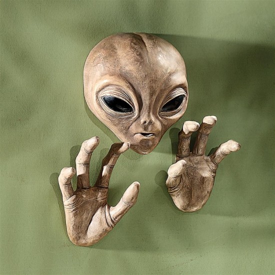 Design Toscano Roswell The Alien Plaque