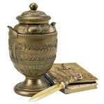 Design Toscano Divine Cult Of Sacred Apis Urn