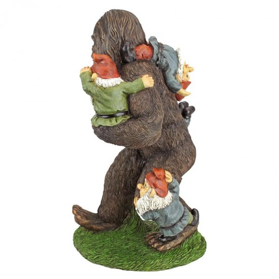 Design Toscano Schlepping Garden Gnomes Bigfoot Statue