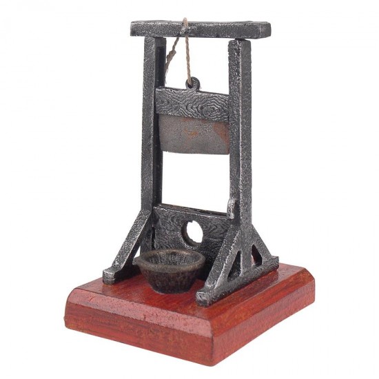 Design Toscano Mini Medieval Guillotine