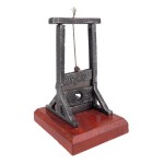 Design Toscano Mini Medieval Guillotine