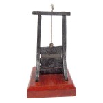 Design Toscano Mini Medieval Guillotine