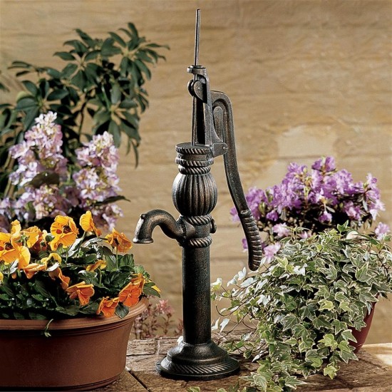 Design Toscano Cast Iron Cottage Water Pump