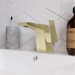 Carre Single Hole, Single-Handle, Bathroom Faucet in Brushed Gold