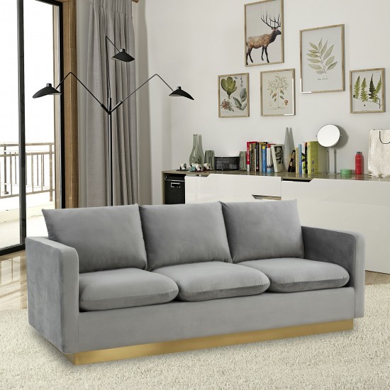 LeisureMod Nervo Modern Mid-Century Upholstered Velvet Sofa In Light Grey