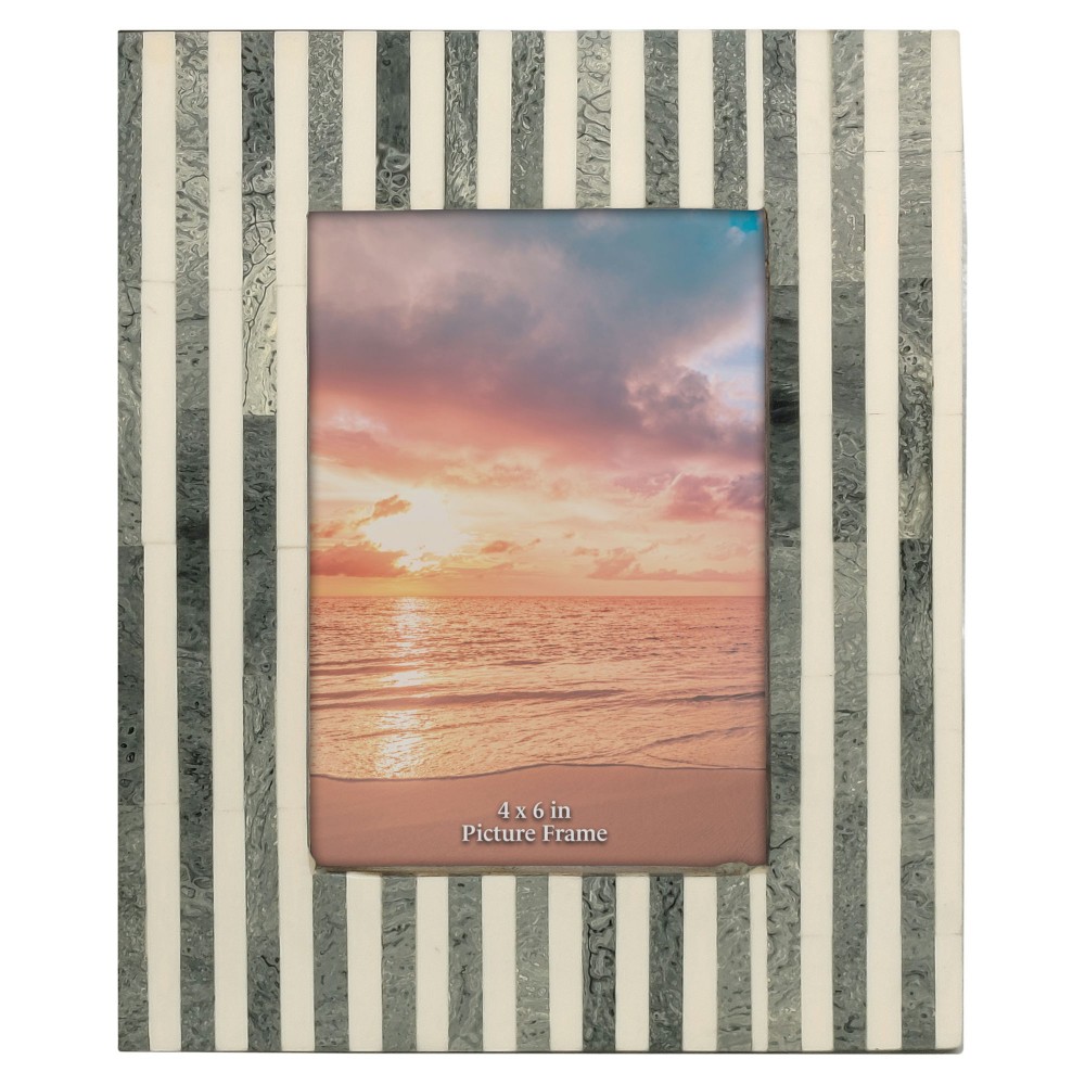 Resin, 4x6 Lines Photo Frame, Gray