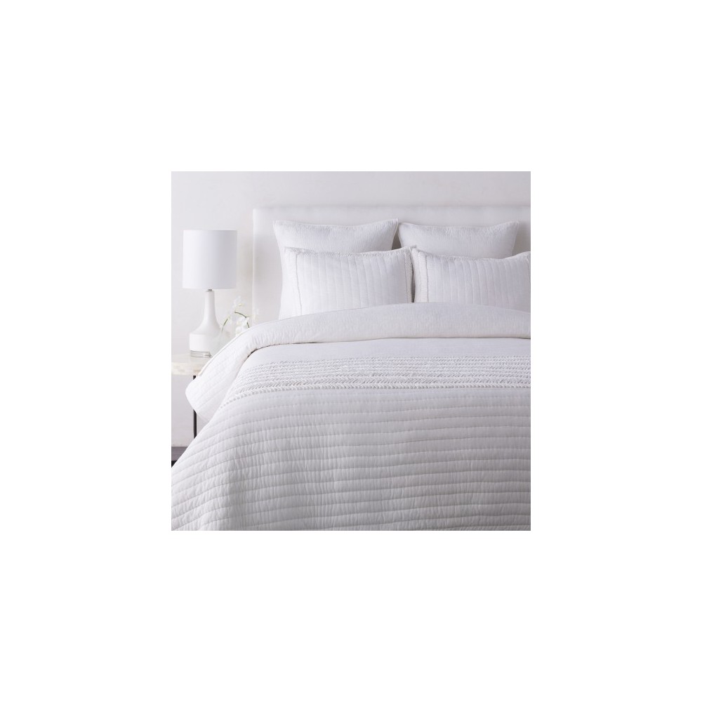 Surya Lindon White Twin Bedding Set 68"W X 86"L,20"H X 26"W