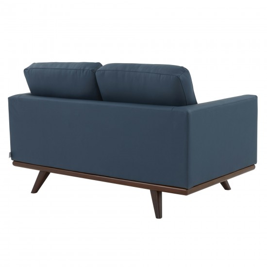 LeisureMod Chester Modern Leather Loveseat With Birch Wood Base, Navy Blue