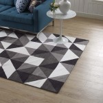 Kahula Geometric Triangle Mosaic 5x8 Area Rug