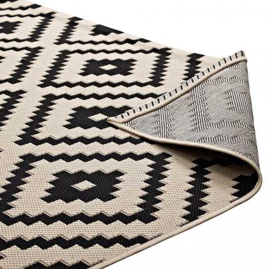 Perplex Geometric Diamond Trellis 4x6 Indoor and Outdoor Area Rug