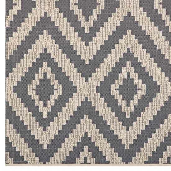 Jagged Geometric Diamond Trellis 4x6 Indoor and Outdoor Area Rug